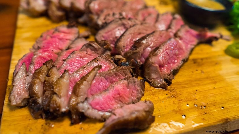 ¿Puedes calentar un bistec en el microondas a un punto medio perfecto? 