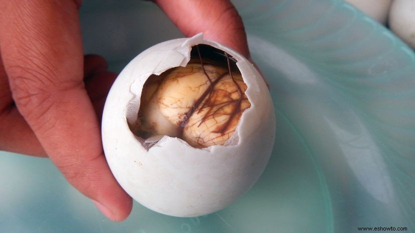 Balut es la comida callejera asiática que tienes que comer para creer 