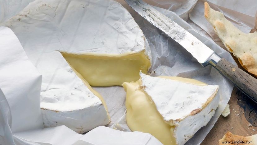 ¡No tires esas cortezas de queso! 4 maneras en las que puedes usarlos por completo 