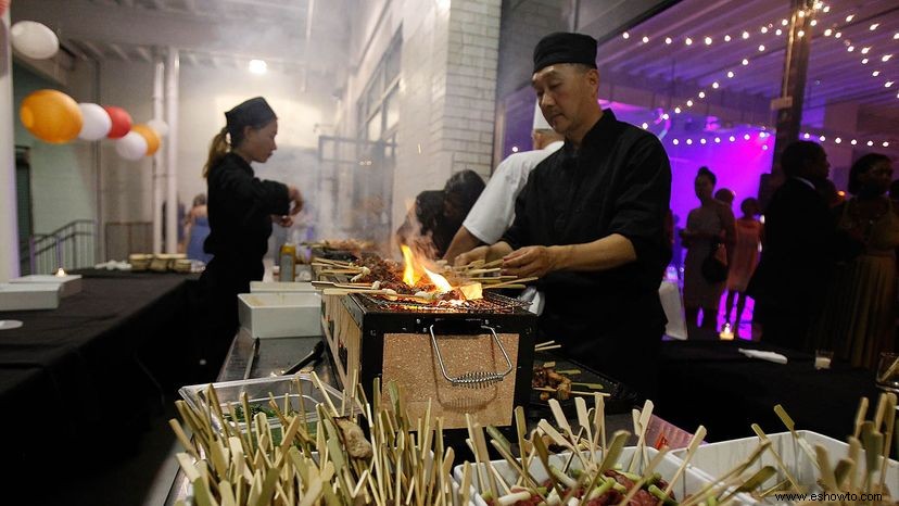 Asar a la parrilla al estilo de Fast and Furious Hibachi es a la vez cena y teatro 