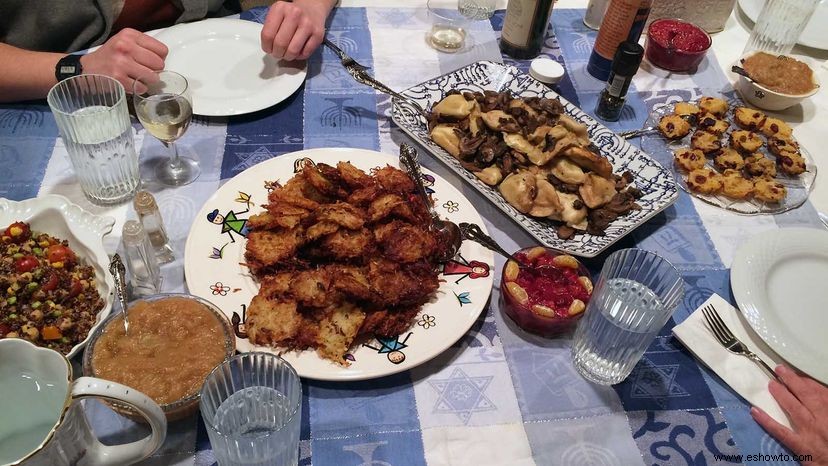 Cómo los latkes se convirtieron en la comida favorita de Hanukkah 