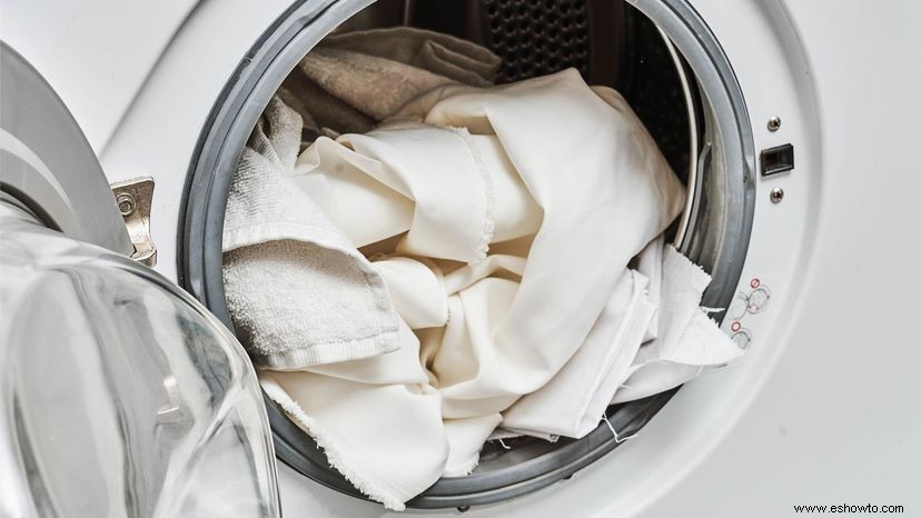 ¿Qué puedes hacer cuando tu lavadora deja manchas? 