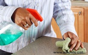 ¿Cuáles son los desechos peligrosos comunes en el hogar? 