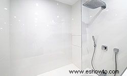 Cómo limpiar un piso de ducha con baldosas de mármol 
