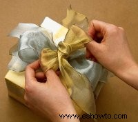 Cómo hacer una canasta de regalo de Navidad 