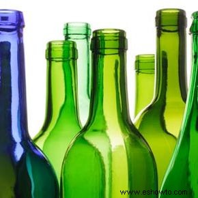 Guía definitiva de manualidades con botellas de vino recicladas 