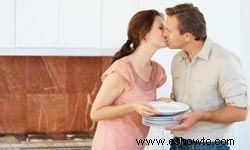 5 maneras de hacer que tu pareja haga más cosas en la casa 