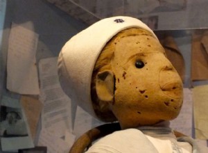 Robert el Muñeco: La Leyenda Embrujada de Key West, ¿Maldición Real o Mito Infantil?