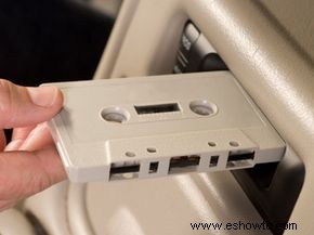 Las 5 mejores opciones para reproducir un CD en su automóvil si solo tiene un reproductor de cintas de casete 