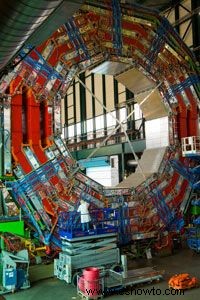 ¿Hubo un error en la sincronización de los equipos del CERN de los neutrinos más rápidos que la luz? 