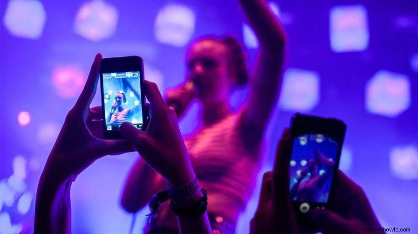 Deja esos teléfonos, asistentes al concierto, o Apple puede hacerlo por ti 