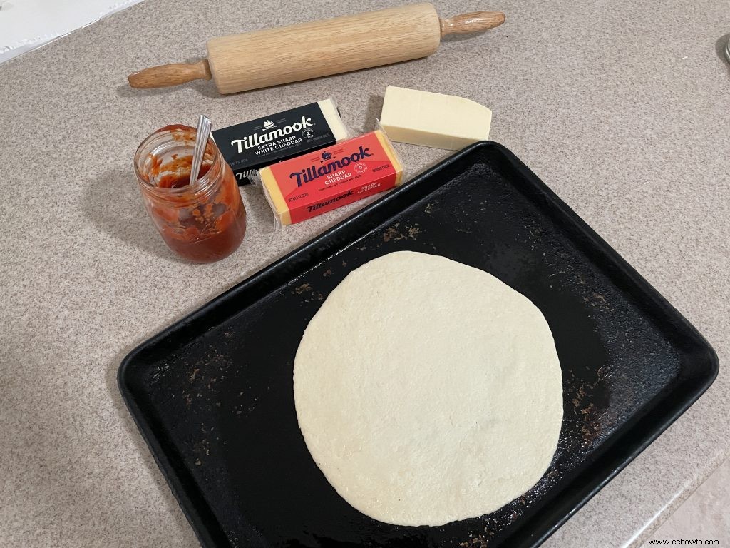 La receta de pizza con queso cheddar y jalapeño que nos lleva del martes de tacos a la noche de pizza 