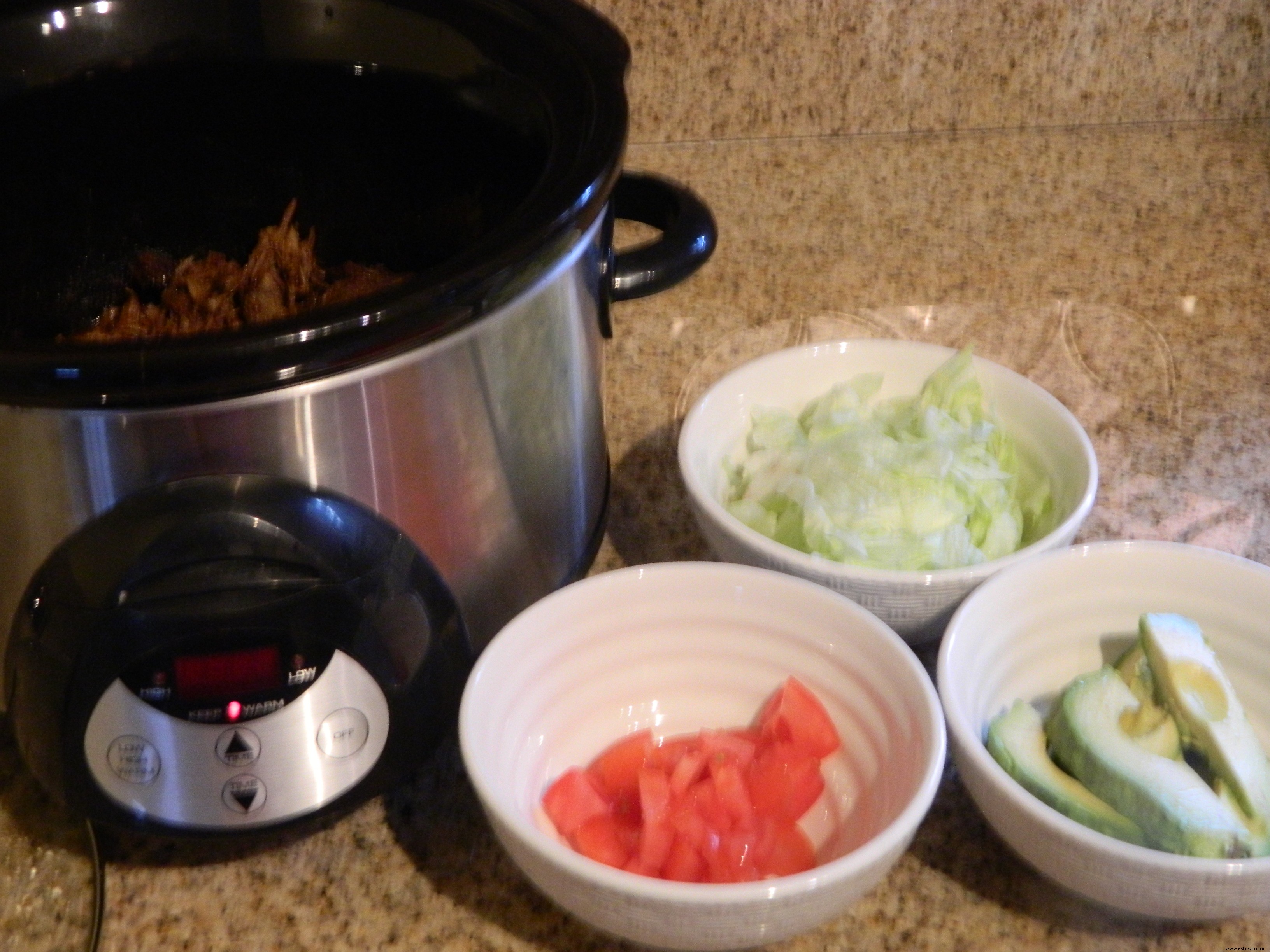 Tacos picantes de carne con chipotle y salsa de chipotle 