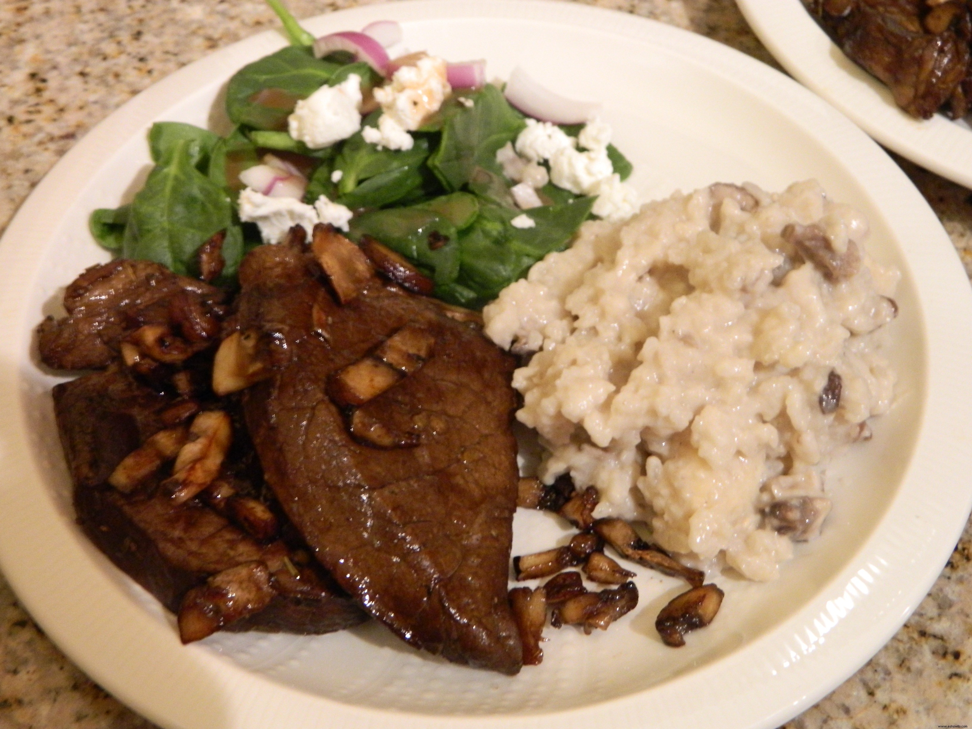 Risotto económico de bistec y champiñones 