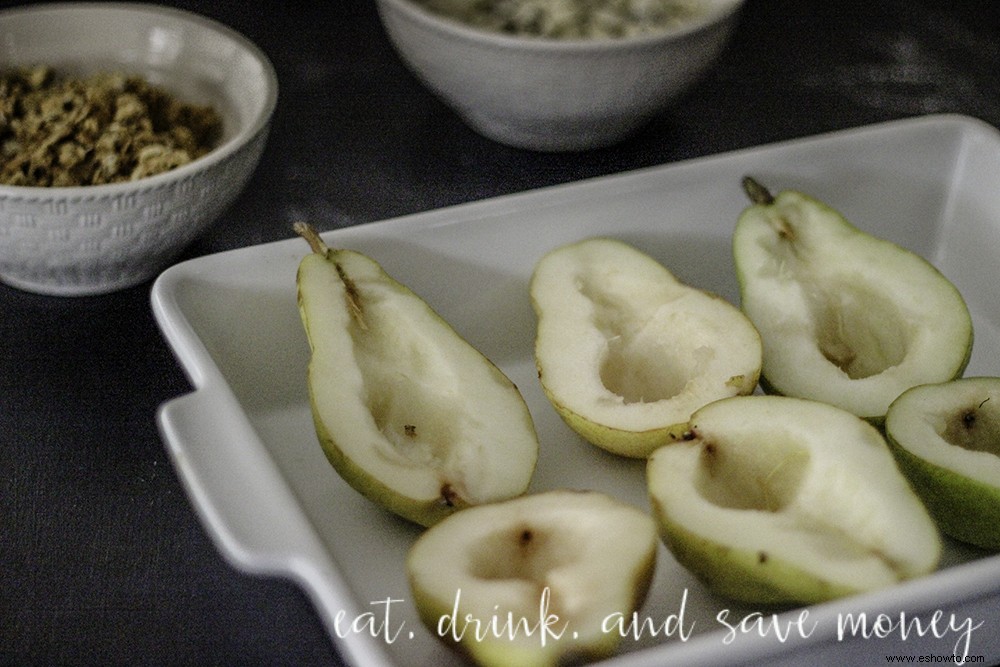 Peras al horno con gorgonzola, granola y miel 