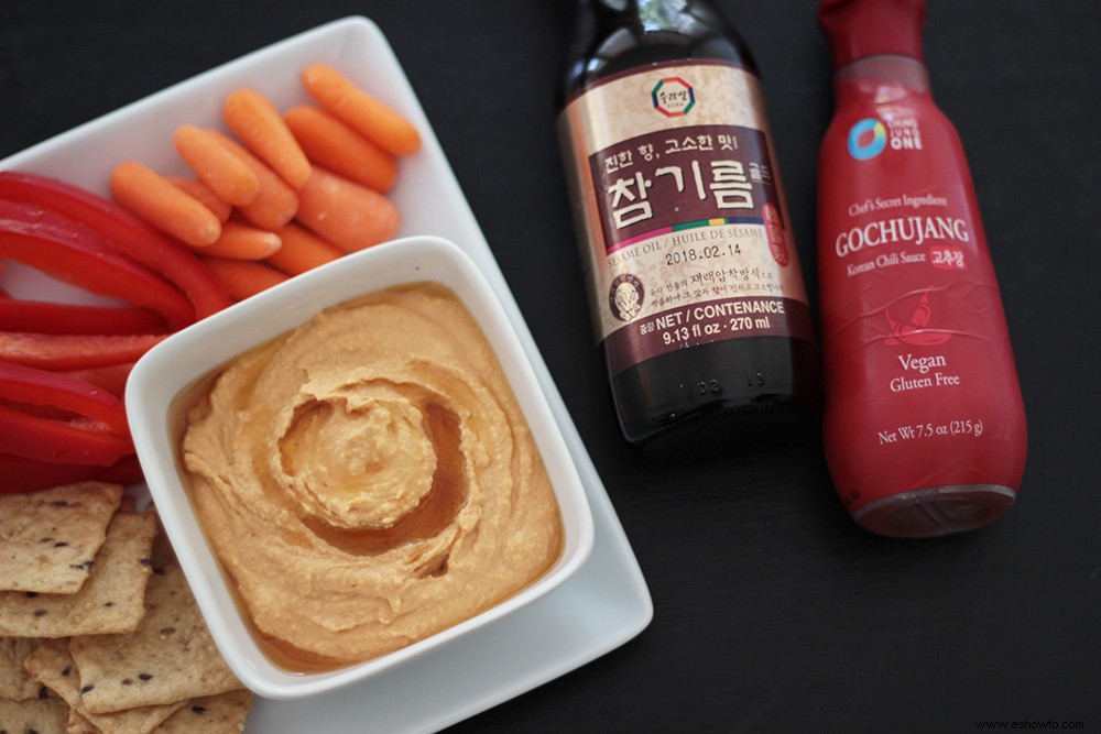 Hummus asiático hecho con gochujang 