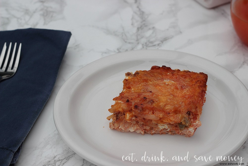 Cazuela de desayuno con chorizo ​​con queso y hash brown 