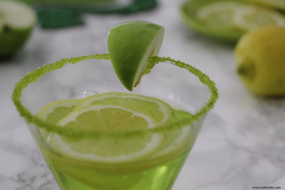 Receta Lucky 7UP Sour Apple Spritzer 