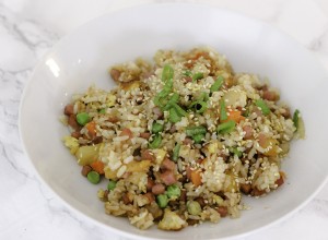 Receta Fácil de Arroz Frito con Jamón y Piña: Lista en 30 Minutos