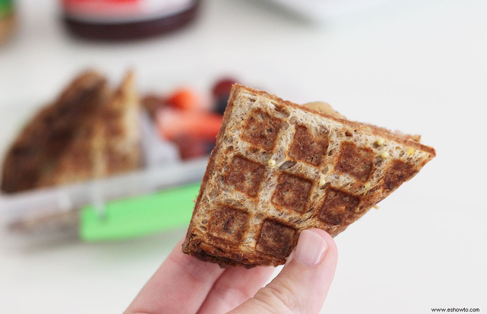 Un nuevo giro en PB&J:Sándwiches waffles de mantequilla de maní y mermelada 