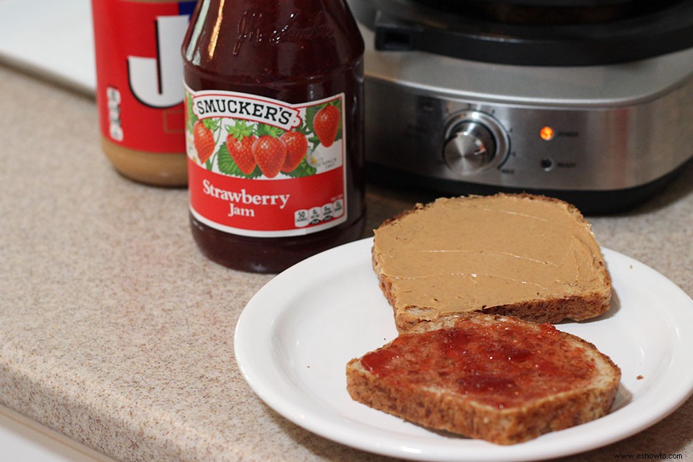 Un nuevo giro en PB&J:Sándwiches waffles de mantequilla de maní y mermelada 