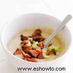 Receta de sopa cremosa de papas y tallos de brócoli 