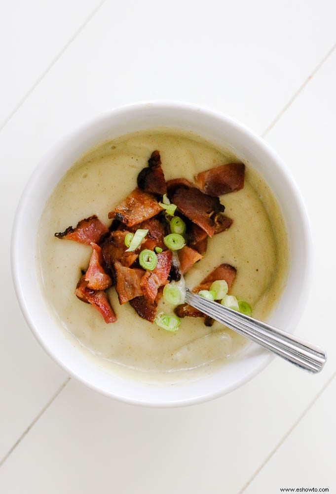 Receta de sopa cremosa de papas y tallos de brócoli 