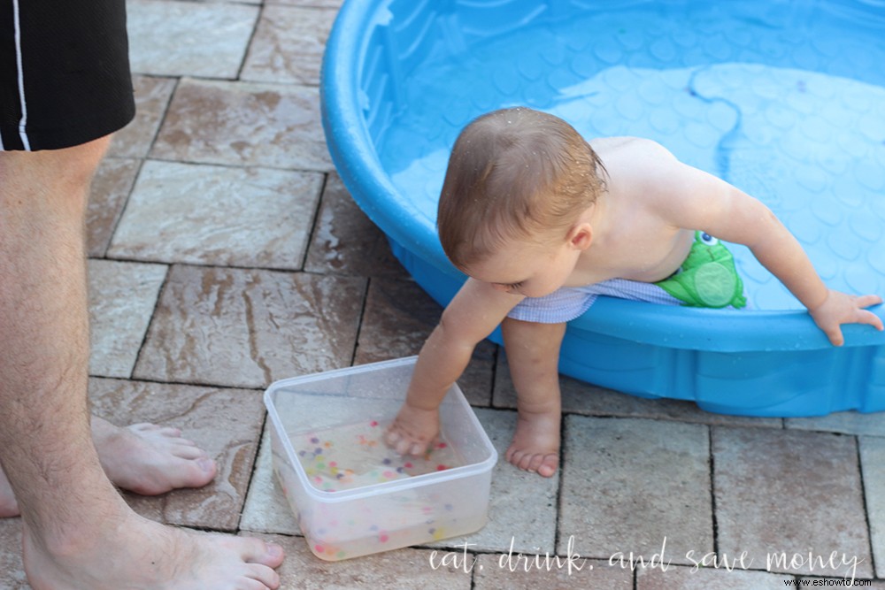 Mantenerse fresco con helado y juegos sensoriales con agua 