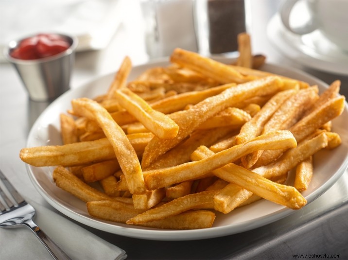 Un profesor de Harvard dice que solo debes comer 6 papas fritas por porción 