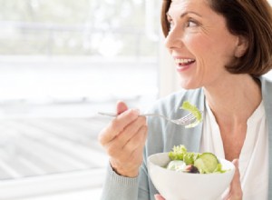 Cómo el ayuno intermitente puede ayudar con la pérdida de peso durante la menopausia 