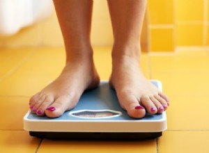 3 errores comunes al pesarte que distorsionan tu peso real (y cómo evitarlos)