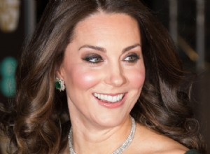 Kate Middleton es criticada por no usar un vestido negro en los BAFTA 