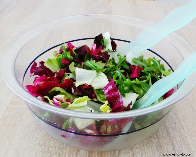 Cómo mantener la ensalada fresca por más tiempo 