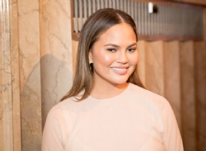 Chrissy Teigen y Luna se ven adorables en trajes de baño a juego 