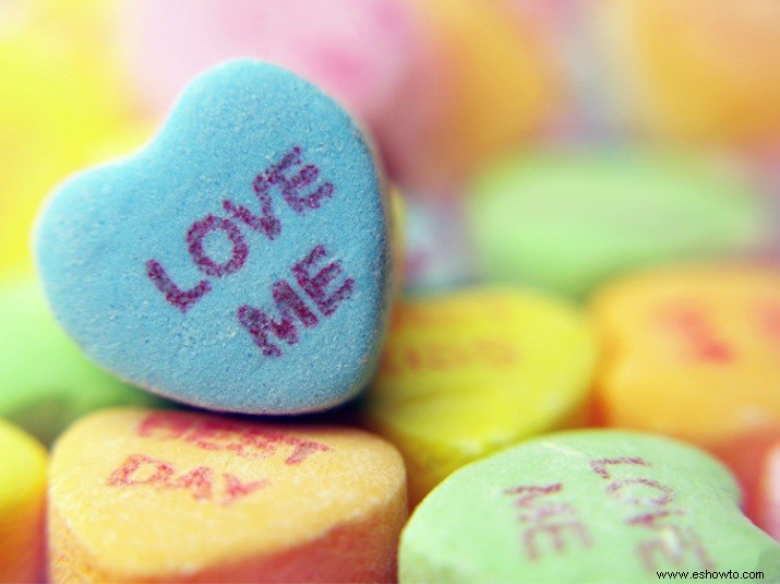 Deja de engañarte, los dulces de San Valentín son asquerosos 
