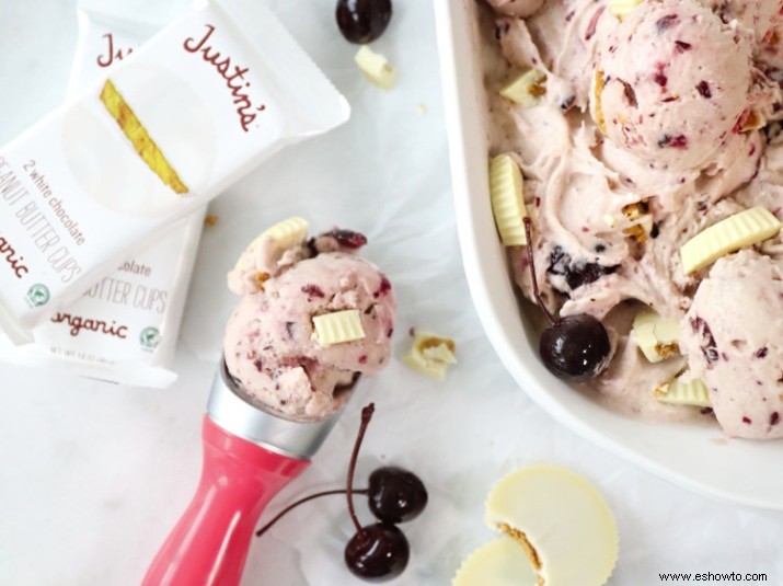 Esta receta de  Nice Cream  con cerezas y chocolate blanco con sabor a nuez está destinada a convertirse en una de las favoritas de la semana 