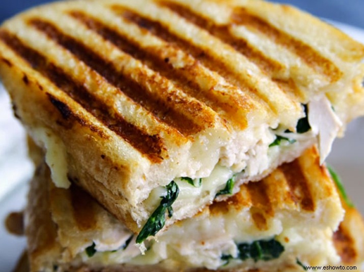 Estamos enamorados de esta versión para adultos nueva y mejorada del tradicional sándwich de queso a la parrilla 