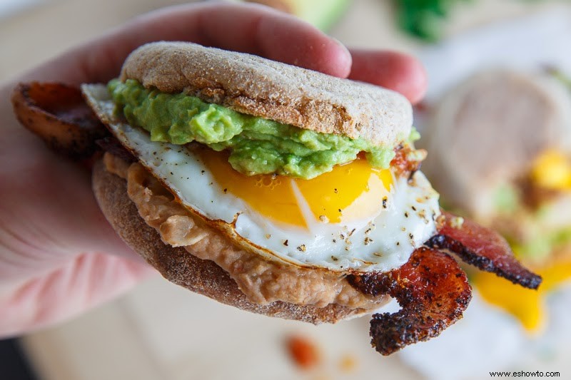 ¿Alguien dijo tocino? Recetas para el desayuno en la cama del Día del Padre que le encantarán 