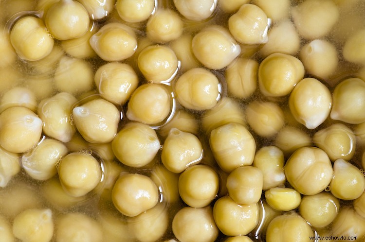 Aquafaba es el sustituto líquido de la clara de huevo que ha estado escondido en su despensa todo este tiempo 