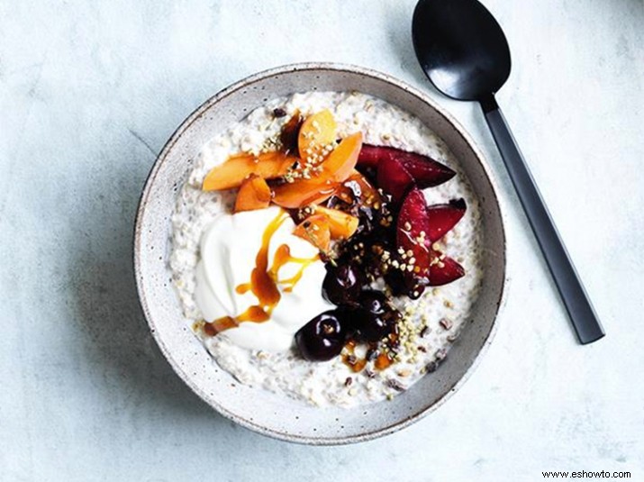 El desayuno ahora es mucho más fácil con nuestra fruta fresca para llevar y avena nocturna con chía 