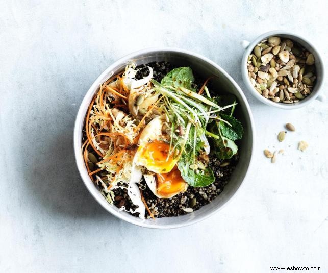 Quinoa para el desayuno:la receta de tazón de granos de superalimento que comenzará su día 