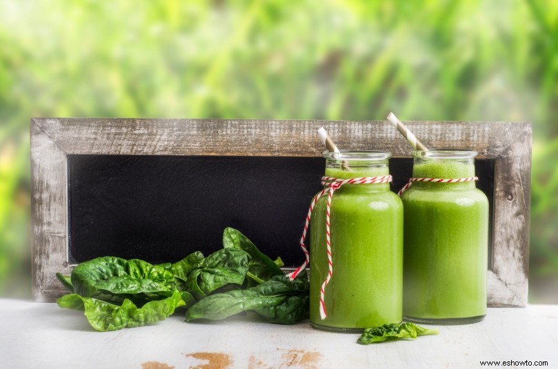 Una receta de licuado de superalimento verde para alimentar bien tu mañana 