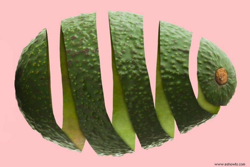 Teñir las telas de un hermoso rosa suave con... ¿aguacates? 