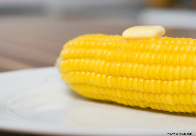 Cómo recalentar maíz en la mazorca para que quede jugoso, crujiente y dulce 