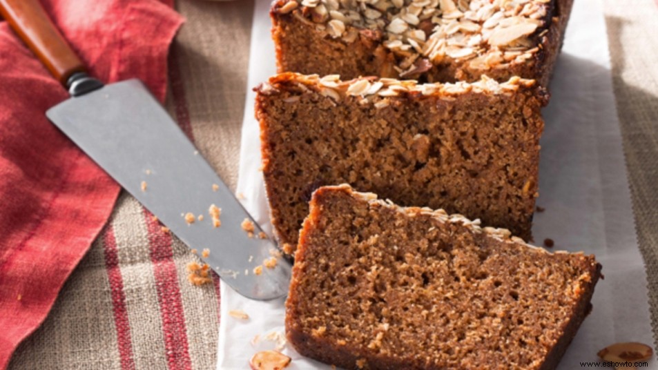 Este pastel de miel para el desayuno está repleto de todas tus especias favoritas de otoño 