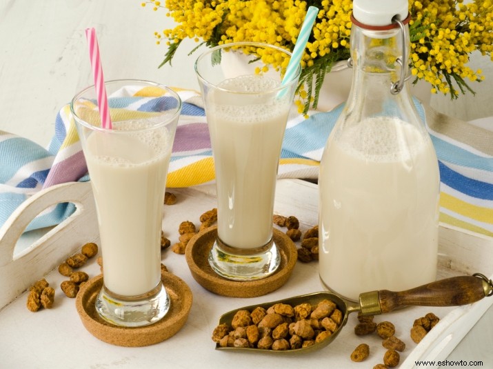 Cómo convertir las chufas dulces en una alternativa láctea de superalimento 