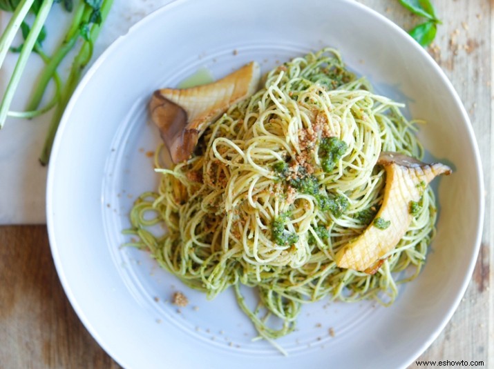 Demuéstrale a tu pasta favorita un poco más de amor con este pesto cremoso y sin lácteos 