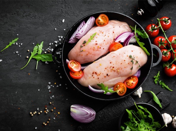 Cocine el pollo de manera segura para evitar el brote continuo de salmonela, advierten los expertos 