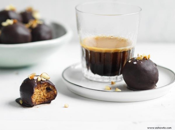 Decadencia saludable:bolas de chocolate Bliss de almendra y arce 