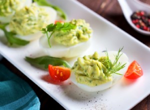 Huevos Rellenos Saludables: Sustituye la Mayonesa por Aguacate en la Receta Clásica